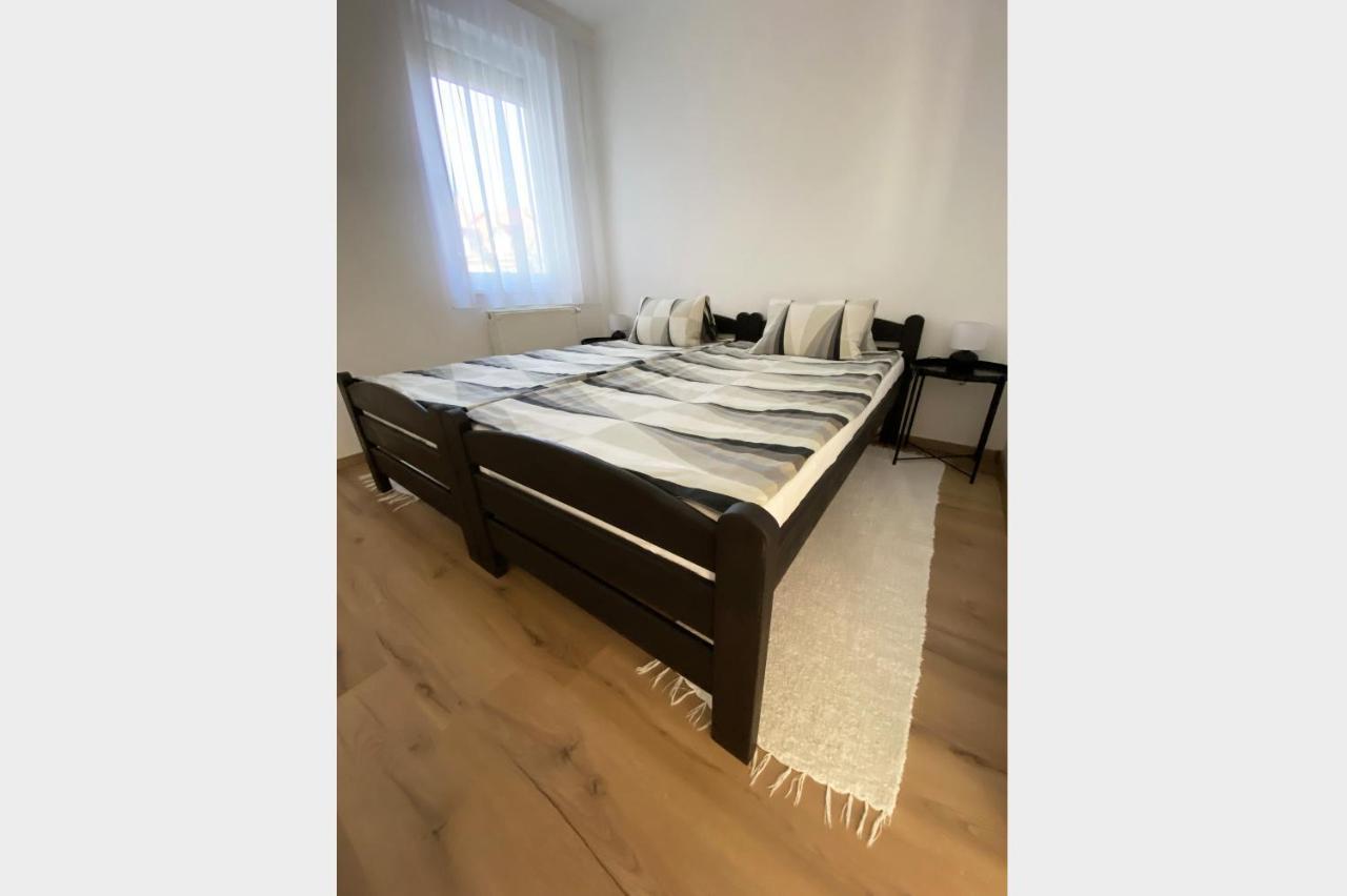 Andrea Apartmanok 2 Hajduszoboszlo Ngoại thất bức ảnh